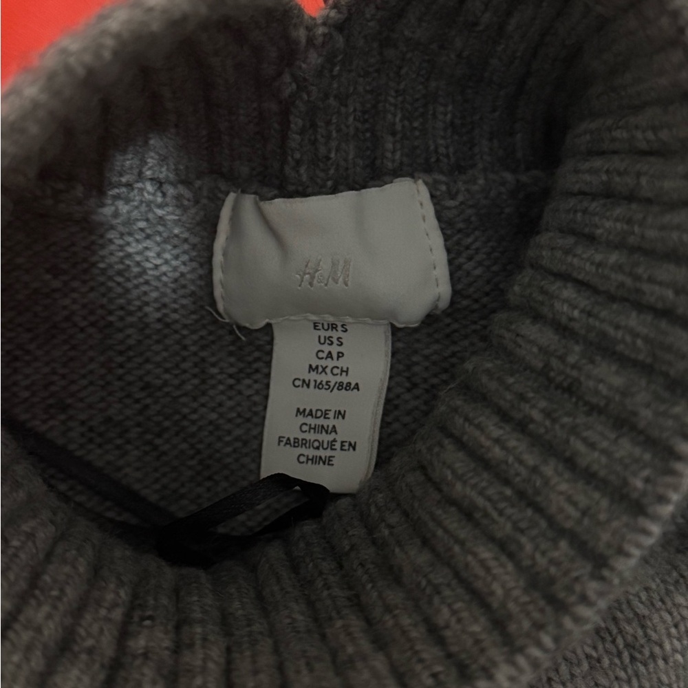 H&M Sweater - Picture 3 of 3